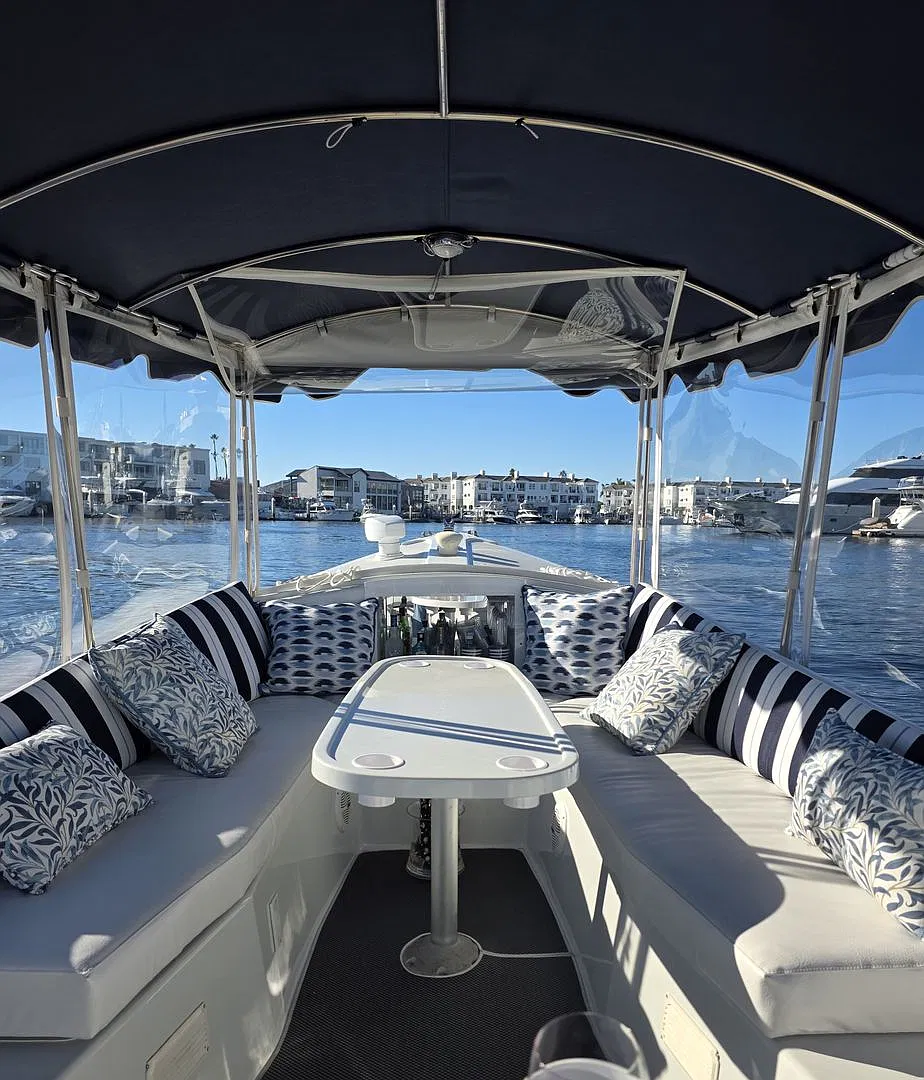 Live Within A Postcard - An Extraordinary Waterfront Residence On The Newport Bay — Photo 2