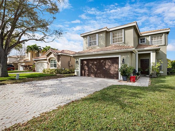 2nd image of 7139 Crescent Creek Way