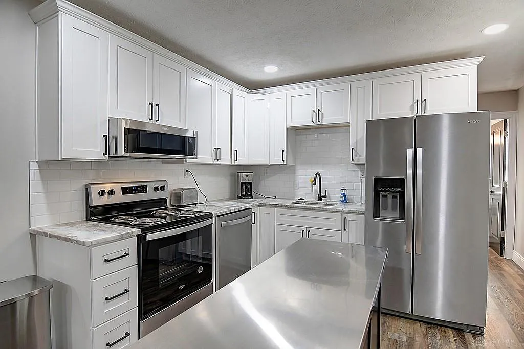 3 bed, 1.0 bath, 1200 sqft, $1,895 — Photo 4