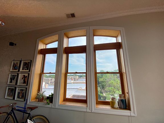 5th image of 4755 N Washtenaw Ave APT 405