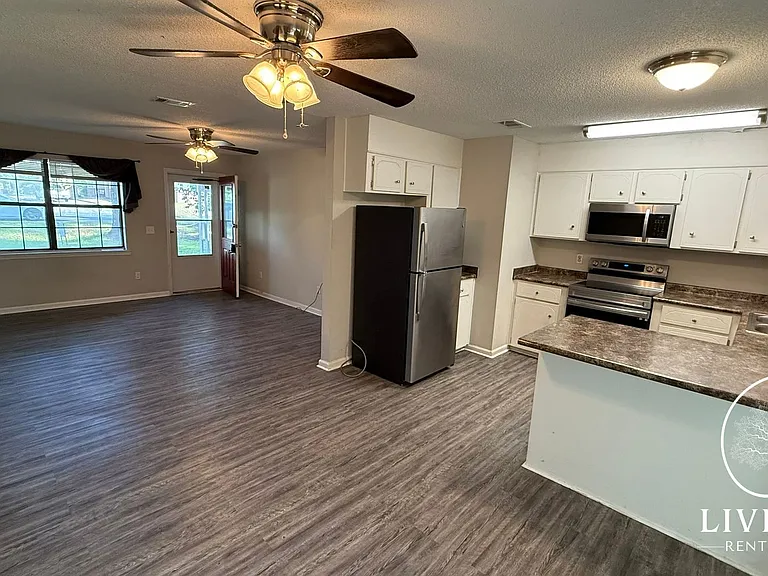 70 Thornton Dr NE — Photo 4