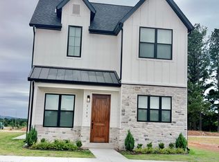 3100 W Geneva St, Rogers, AR 72758