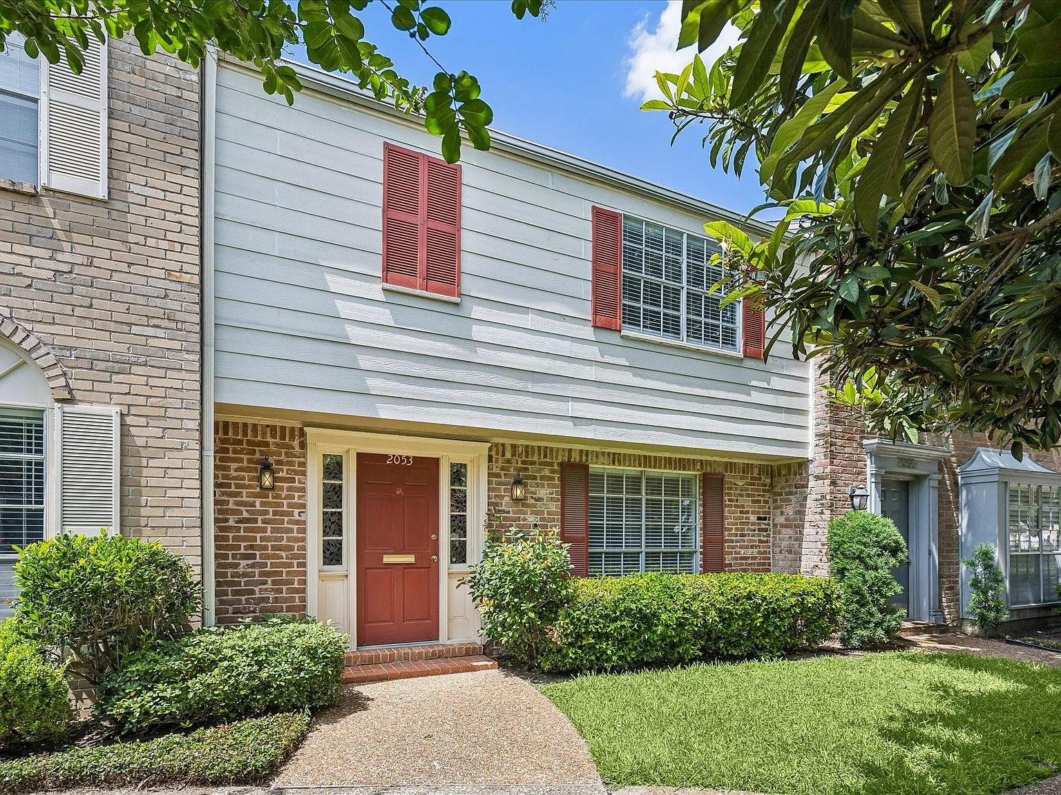 3 bed, 2.5 bath, 1872 sqft, $2,400 — Photo 1