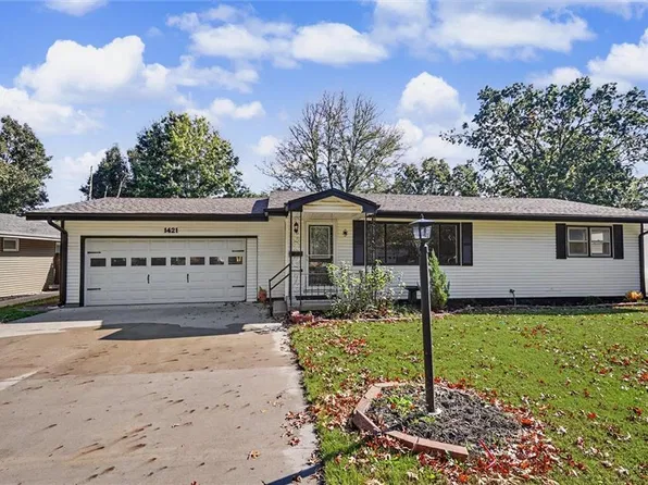 1421 S Maple St, Ottawa, KS 66067