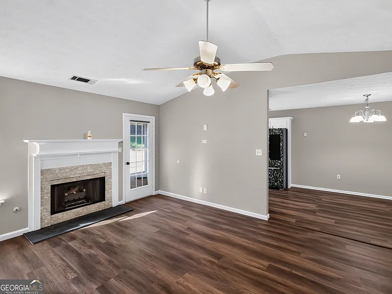 22 Canterbury Dr — Photo 3