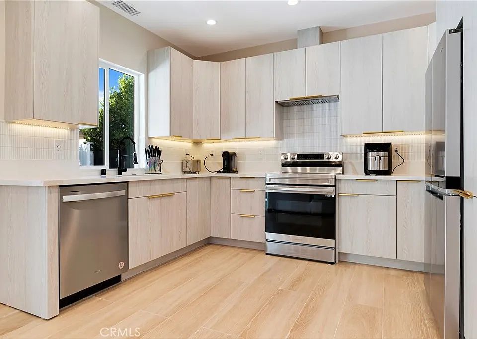 1st image of 22714 Burbank Blvd #22716-1/2