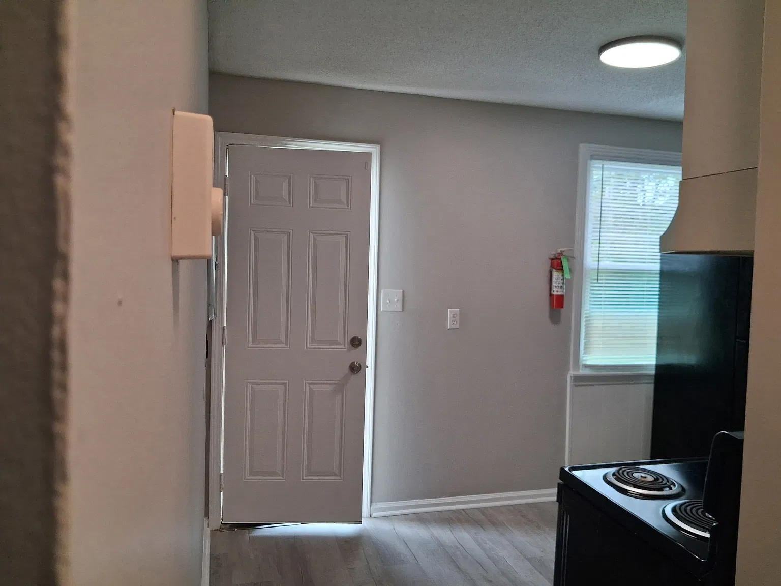 2 bed, 725 sqft, $899 — Photo 2