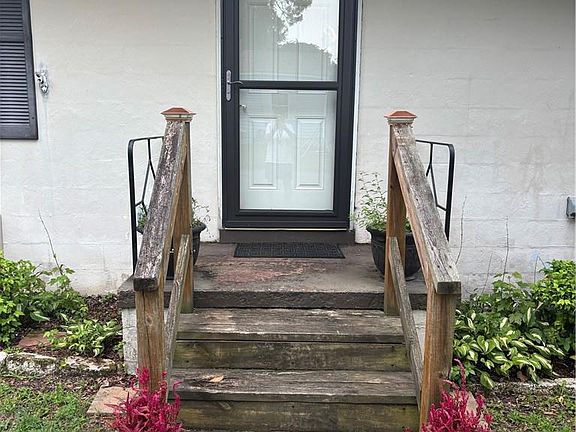 3rd image of 26044 Colonial St