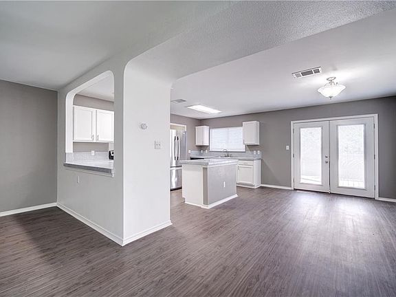 5th image of 3091 Hill St