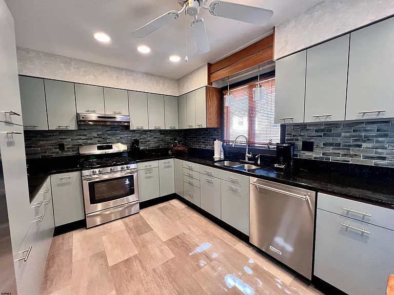 7 N Delavan Ave — Photo 22