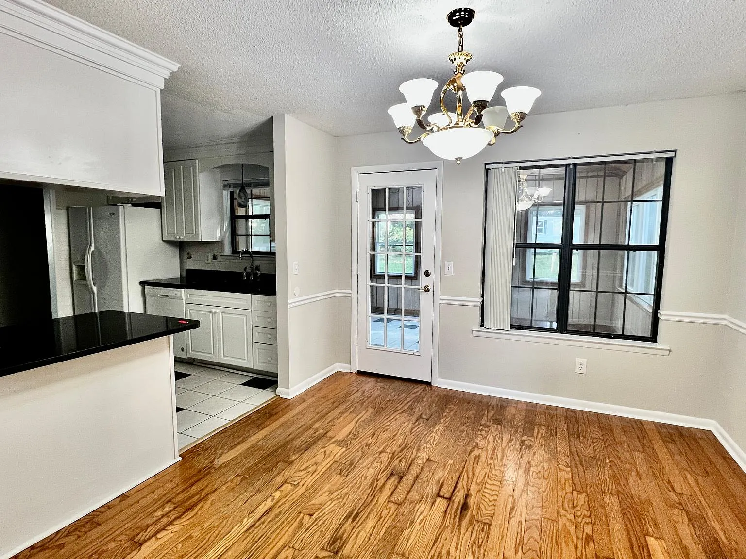 3 bed, 1950 sqft, $1,500 — Photo 4
