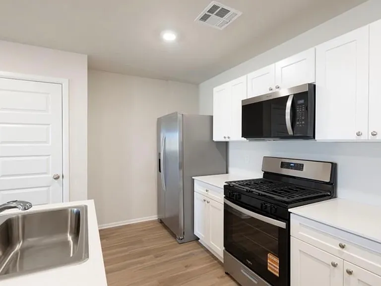 560 Saint Charles Pl — Photo 3
