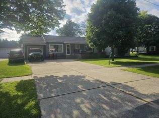616 S Chapman St, Chesaning, MI 48616