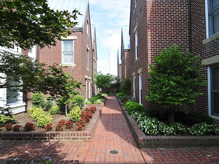 158 N Union St #Townhouse 158 — Photo 2