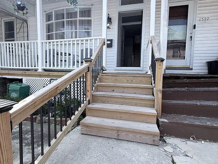 1325 W Norwegian St — Photo 2