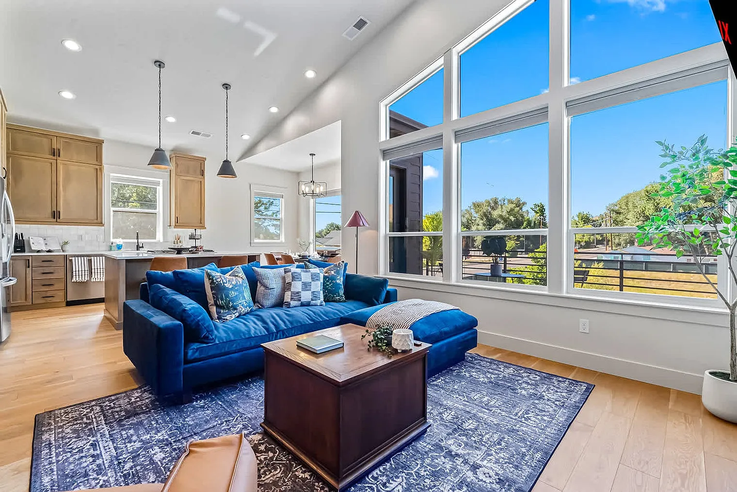 3 bed, 3.0 bath, 559 sqft, $6,435 — Photo 4