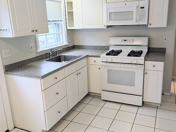 3rd image of 12 Clough Rd