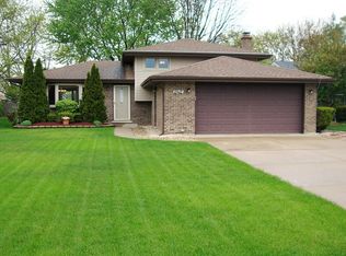 242 Poston Rd, Willow Springs, IL 60480