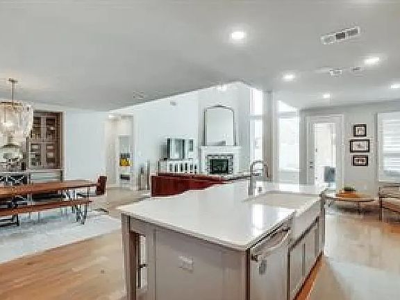 3rd image of 1121 8th St