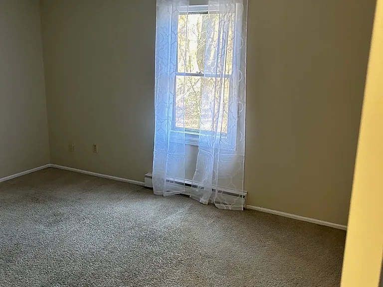 325 Ashland Ave — Photo 5