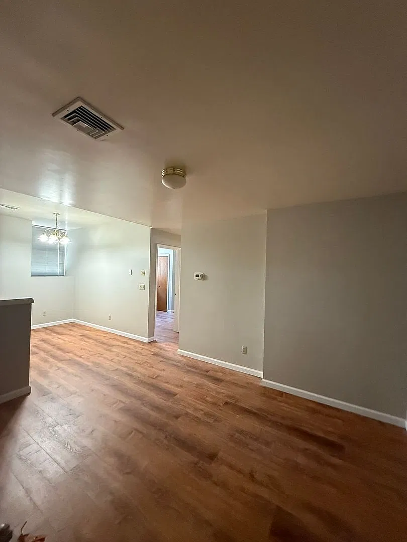 153 E High St — Photo 3