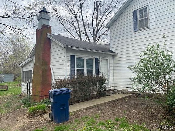 2nd image of 285 W 2nd St