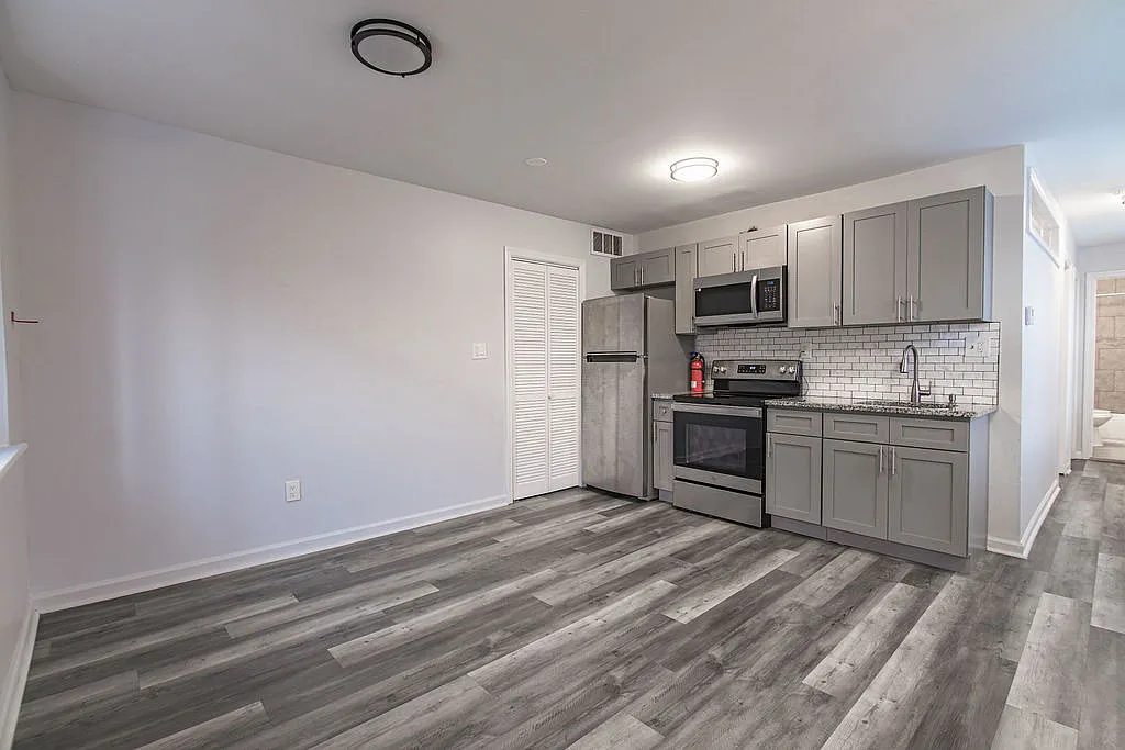 2 bed, 900 sqft, $1,350 — Photo 2