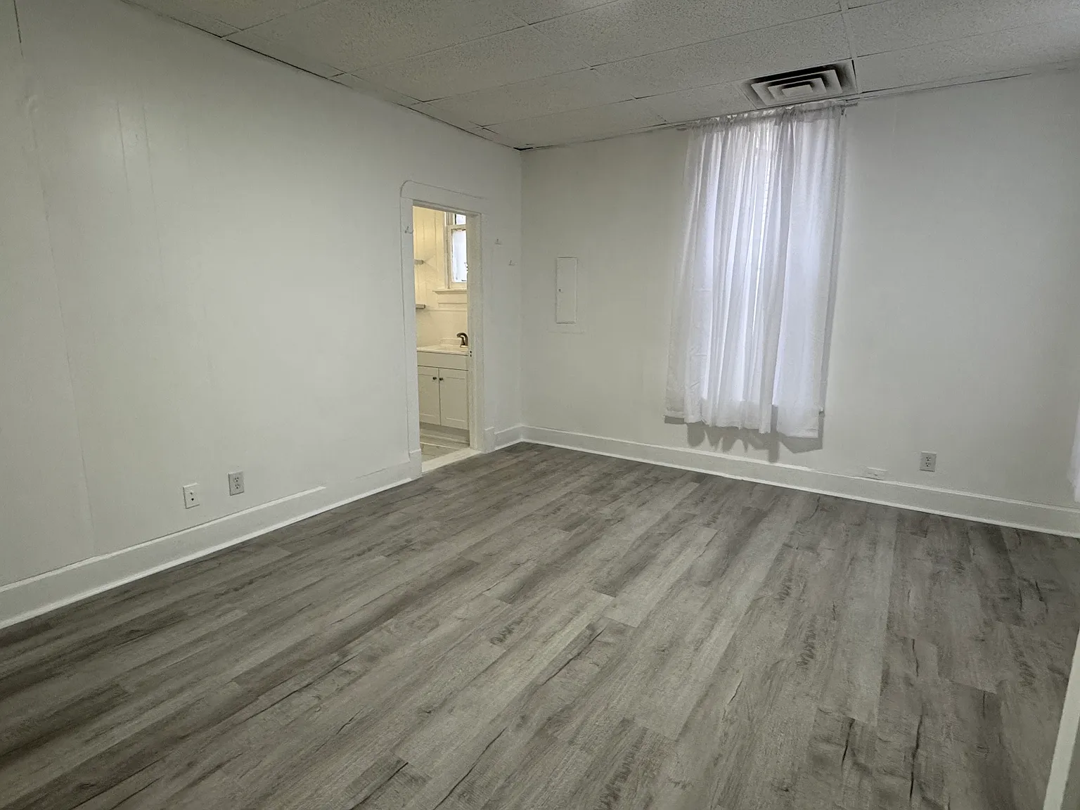 1 bed, $800 — Photo 1