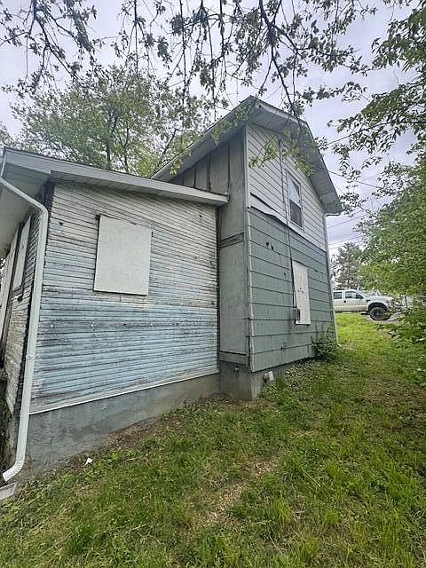 2nd image of 1361 Emery Ave