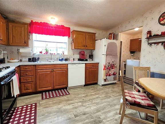 5th image of 2048 Laurel Ln