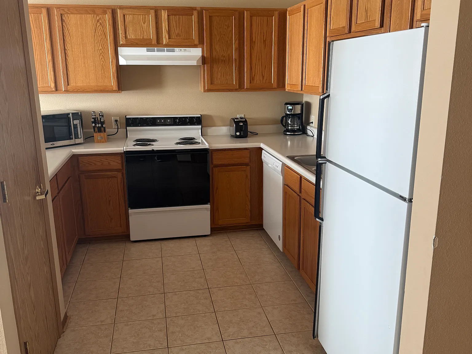 2 bed, 1.5 bath, 980 sqft, $3,200 — Photo 2
