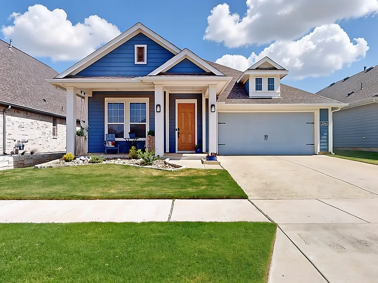 2504 Lazy Dog Ln — Photo 1