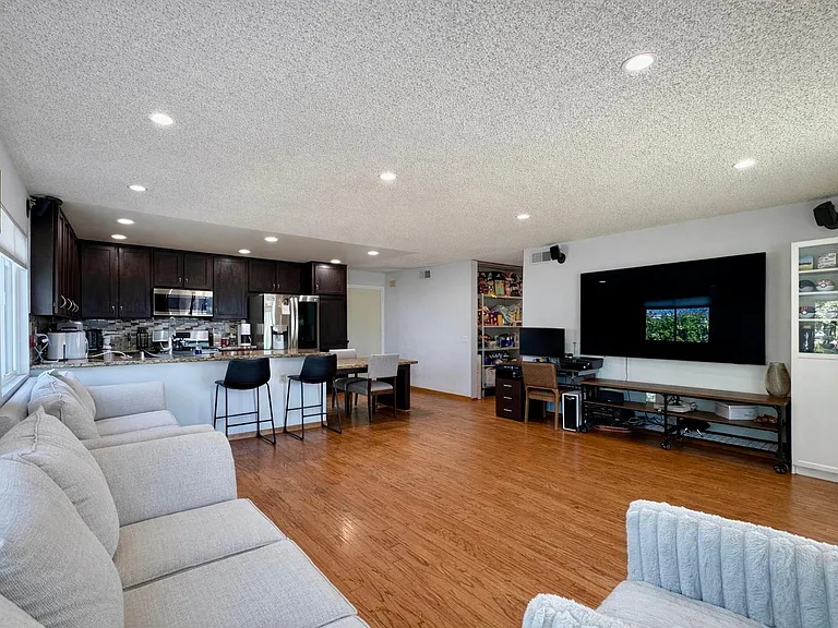 11493 Lev Ave — Photo 9
