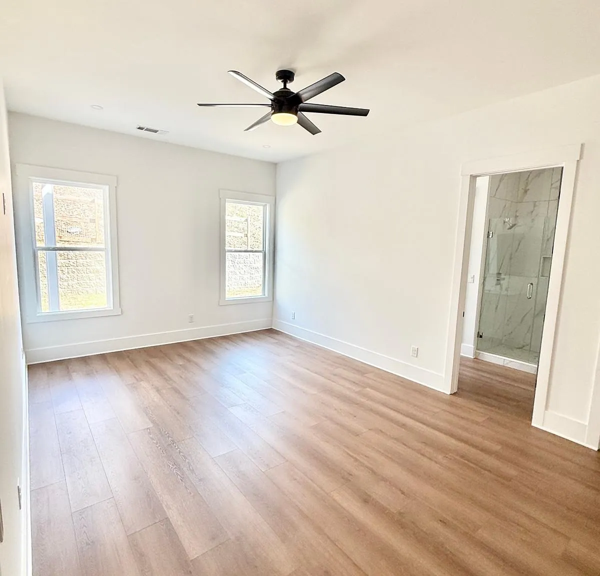 4 bed, 3.5 bath, 2432 sqft, $2,500 — Photo 3