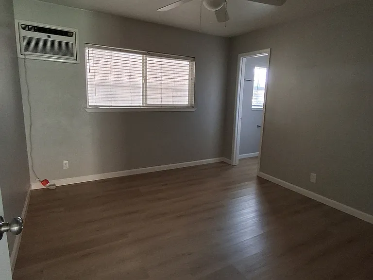 748 Lampasas Ave #2 — Photo 9