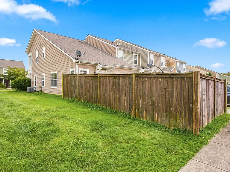 2055 Hemlock Dr #1 — Photo 31