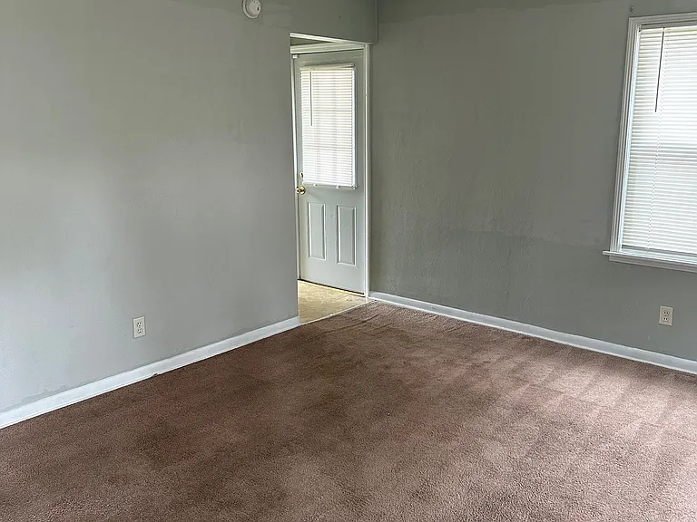 764 Ewing Ave — Photo 10