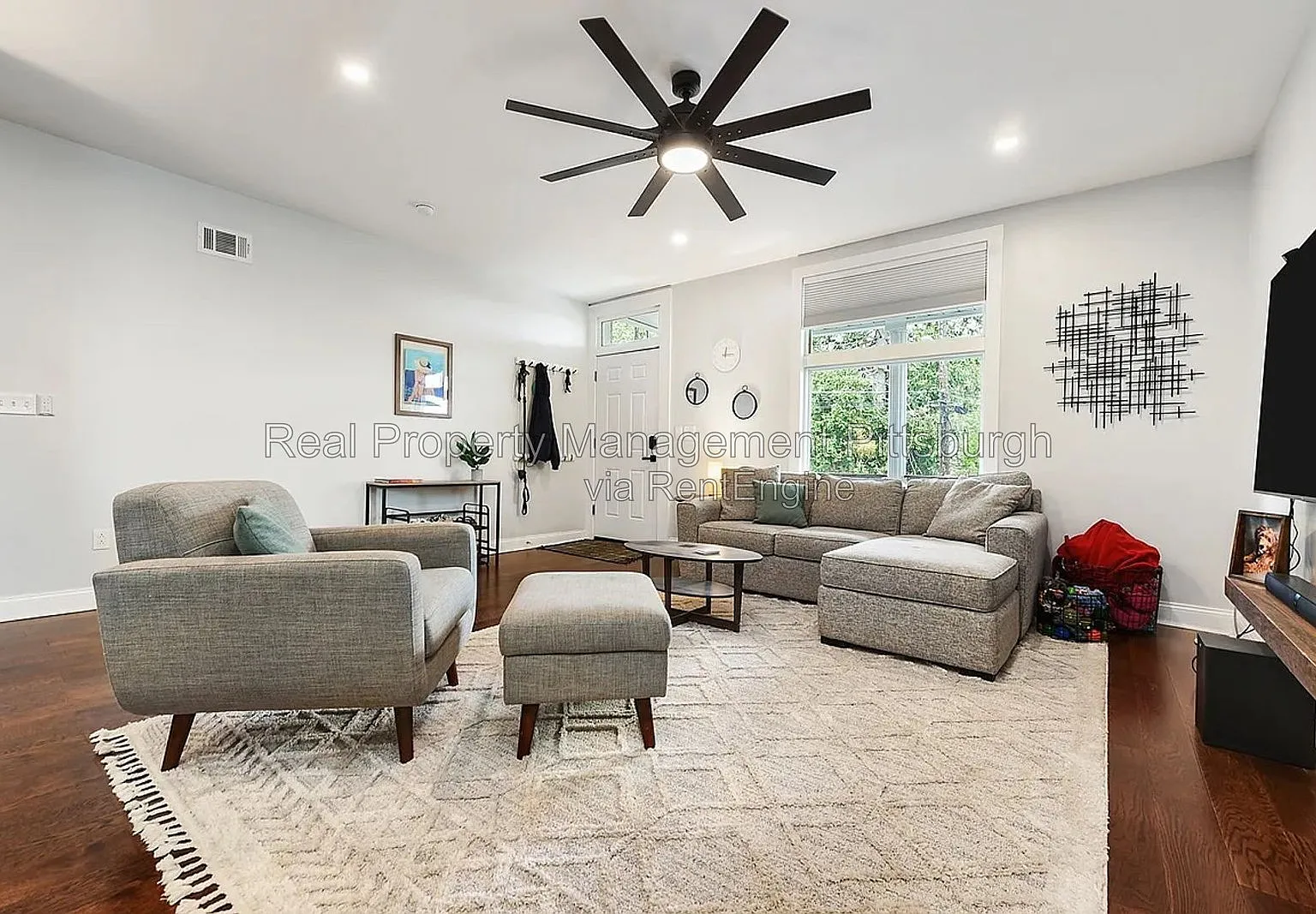 3 bed, 2.0 bath, 1392 sqft, $2,650 — Photo 1