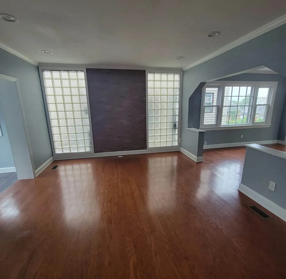 4 bed, 2.5 bath, $4,200 — Photo 2