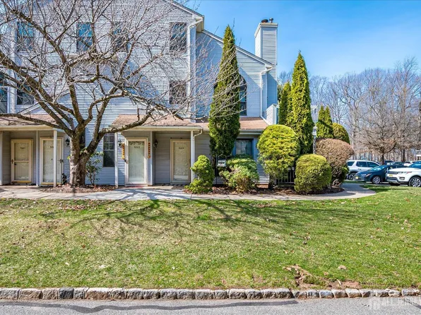 5204 Stonehedge Rd, Edison, NJ 08820