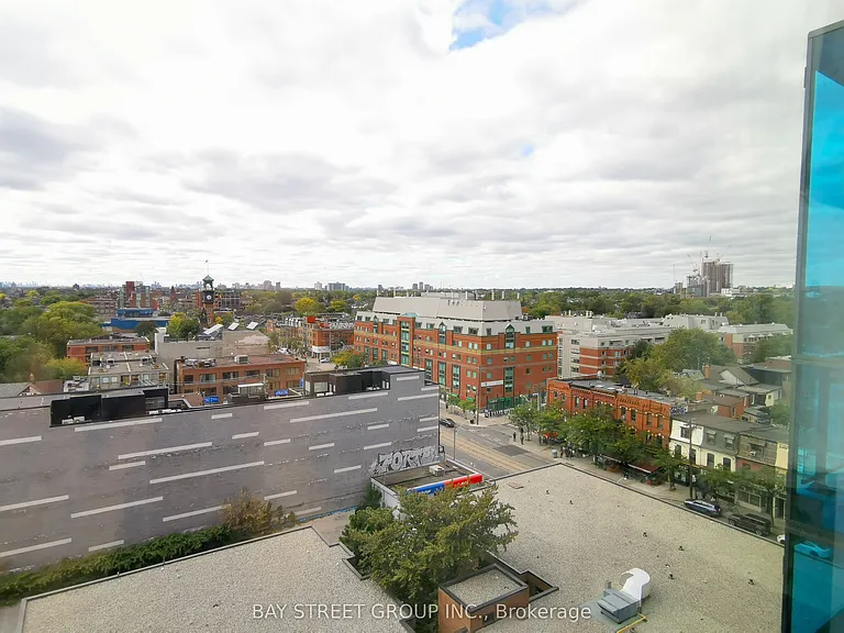 297 College St #1012 — Photo 12