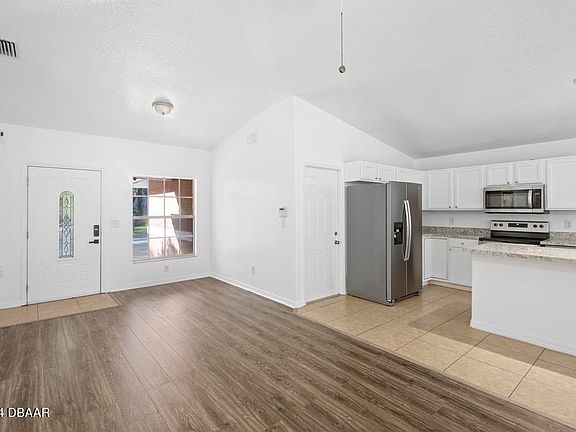 3rd image of 611 Winchester St