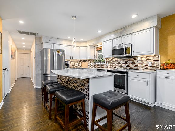 3rd image of 108 Perry Drive