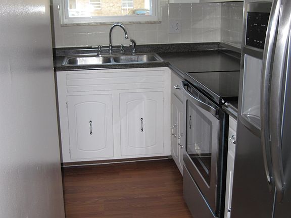 2nd image of 1012 Valley View Dr APT 4