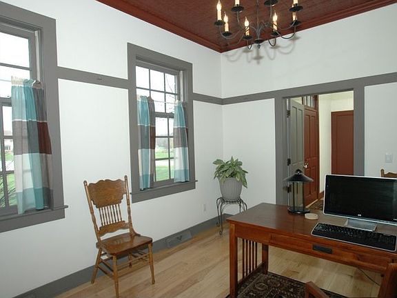 Versatile Formal Dining Room w/ stamped tin ceiling!
