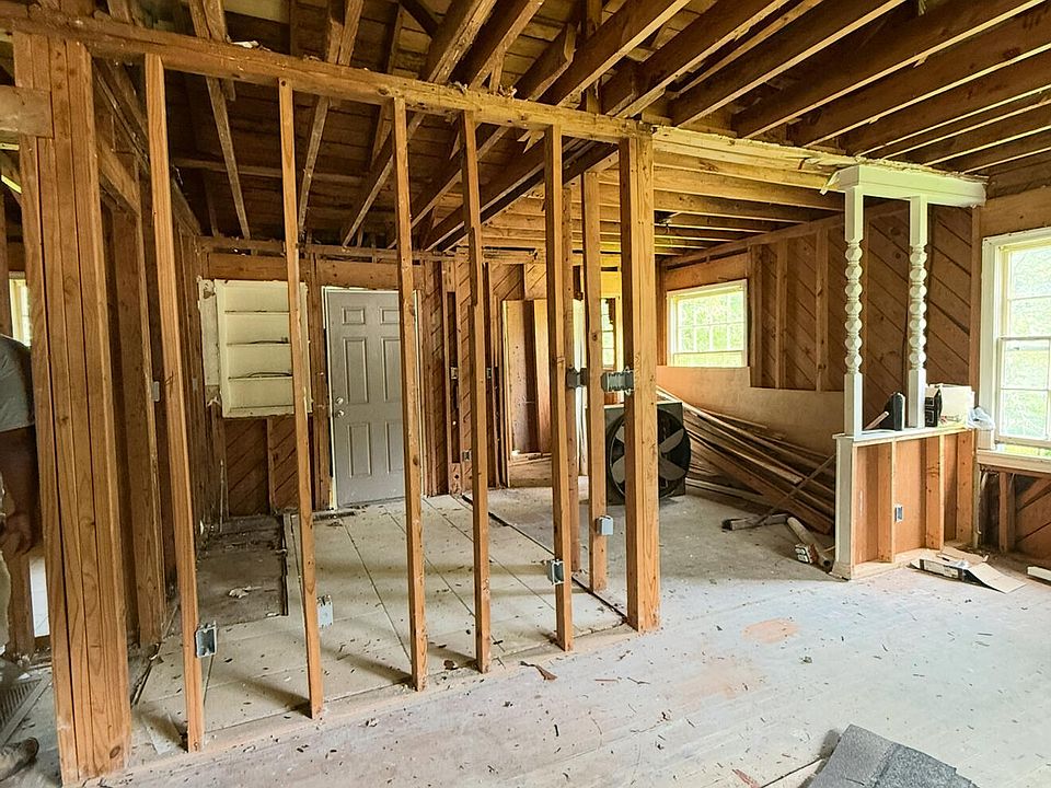 2nd image of 1018 Combs St