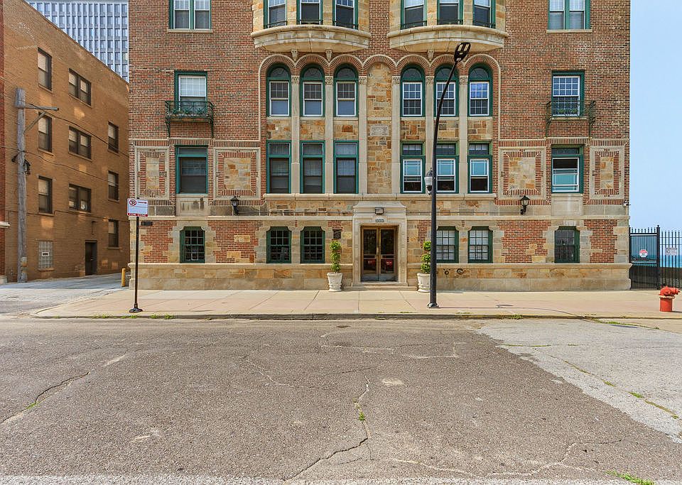 2nd image of 2666 E 73rd St APT 8E