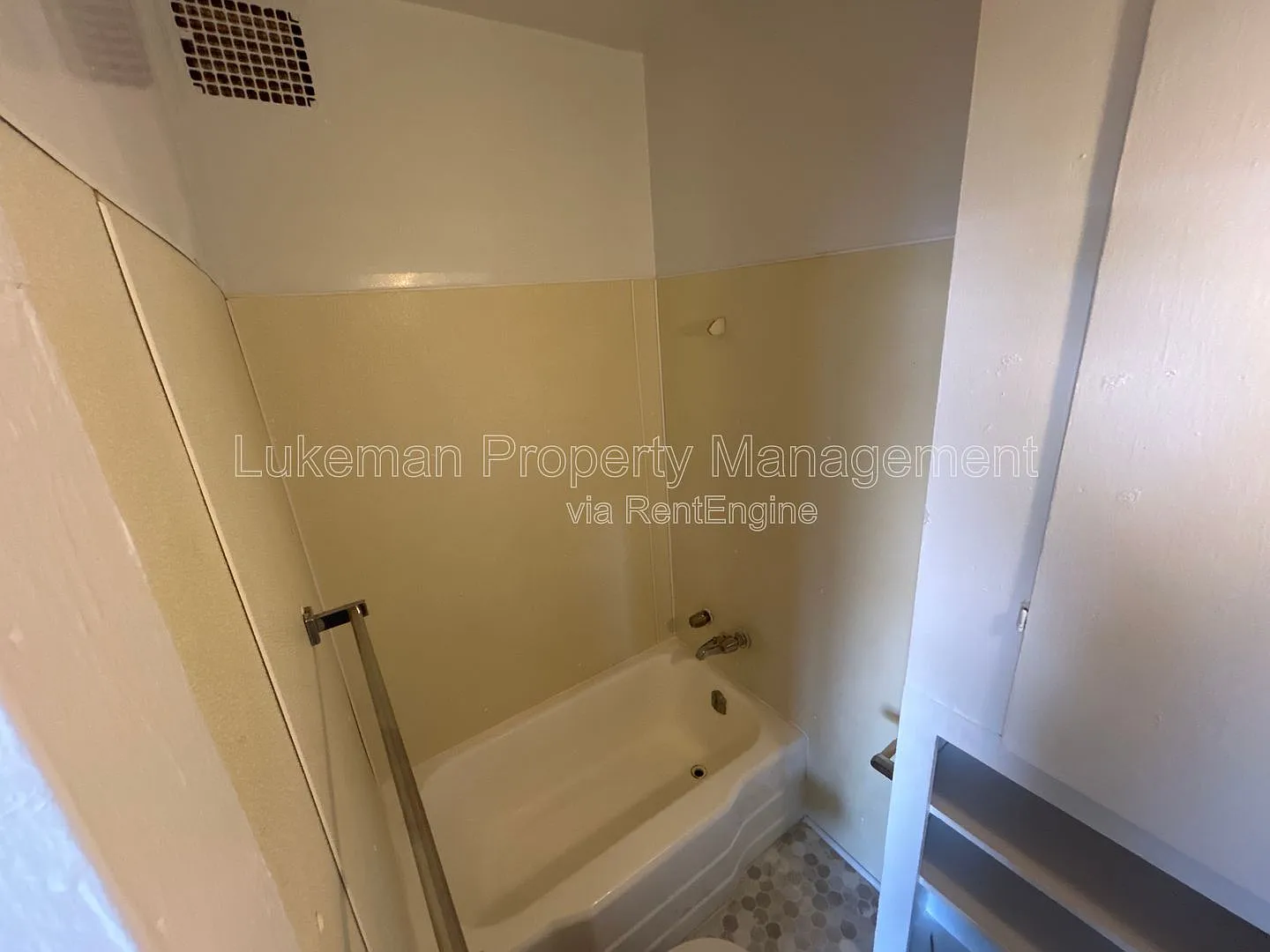 Studio, 1.0 bath, $550 — Photo 3