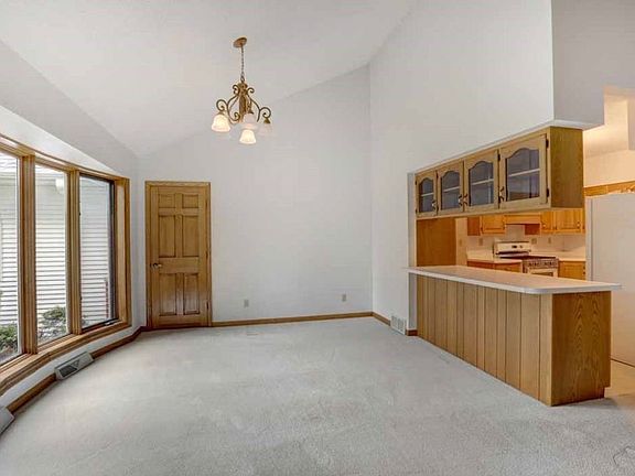 4th image of 3005 Glendale Ave