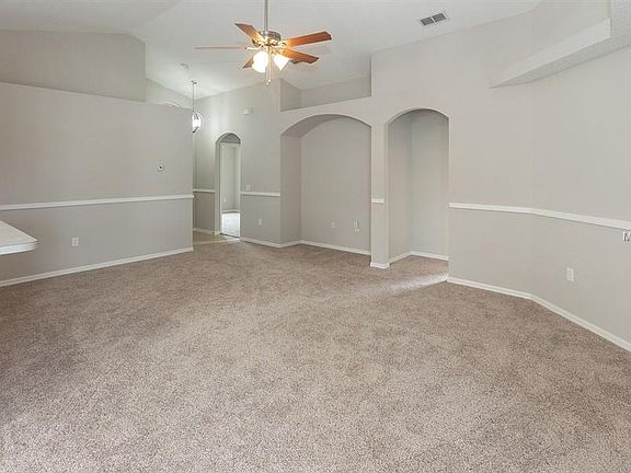 3rd image of 3038 Huntwicke Blvd